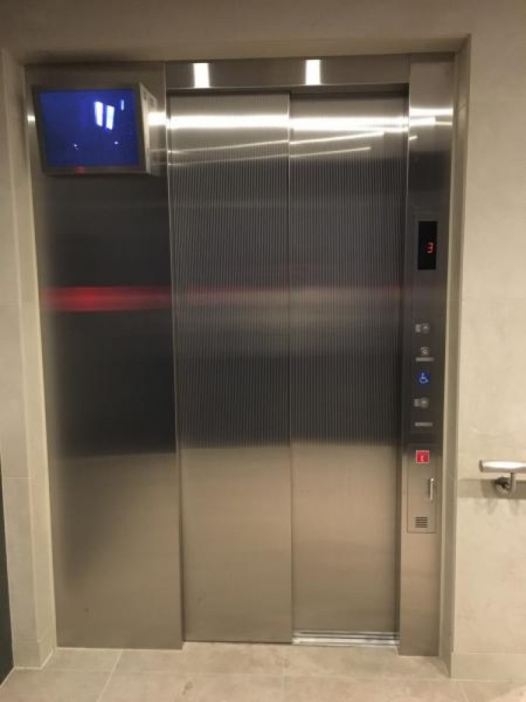 6人乗りエレベーター1基
