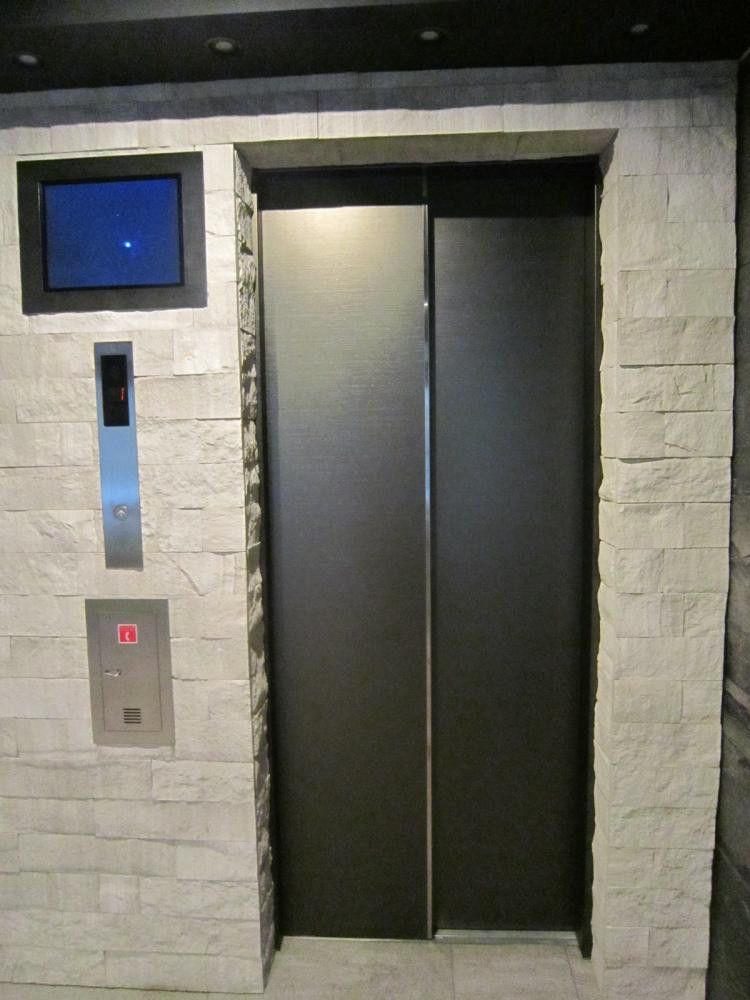 モニター付エレベーター