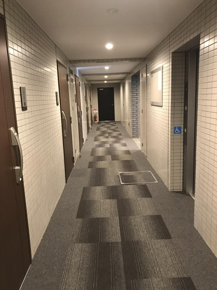 共用廊下は内廊下を採用